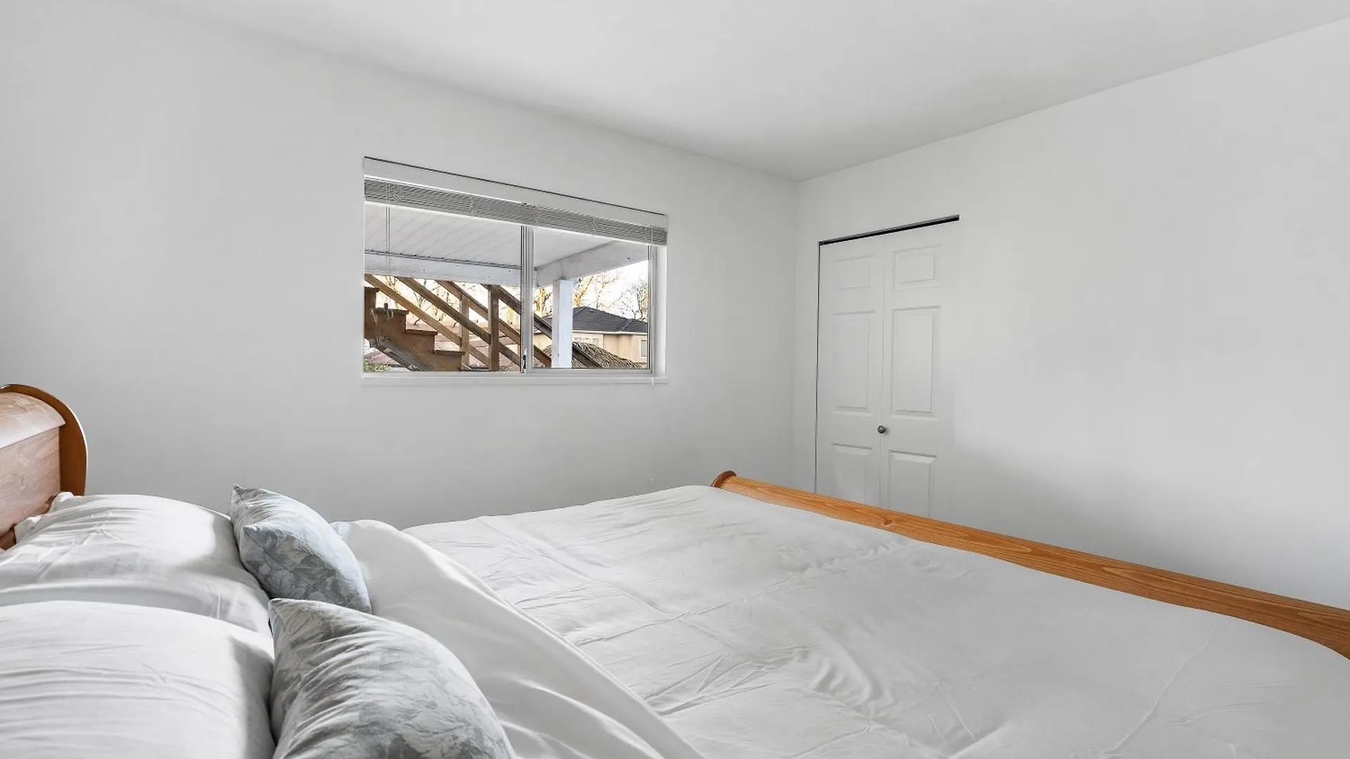 Appartamento Newly Furnished Central Gem Near Transit Vancouver