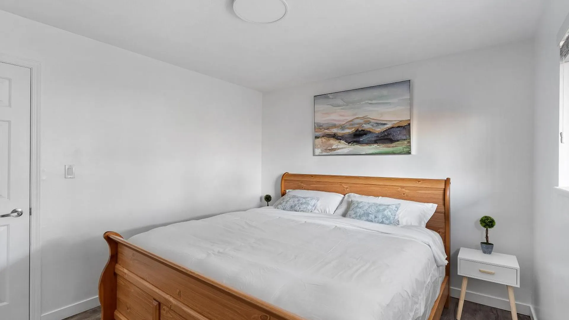 Newly Furnished Central Gem Near Transit Vancouver