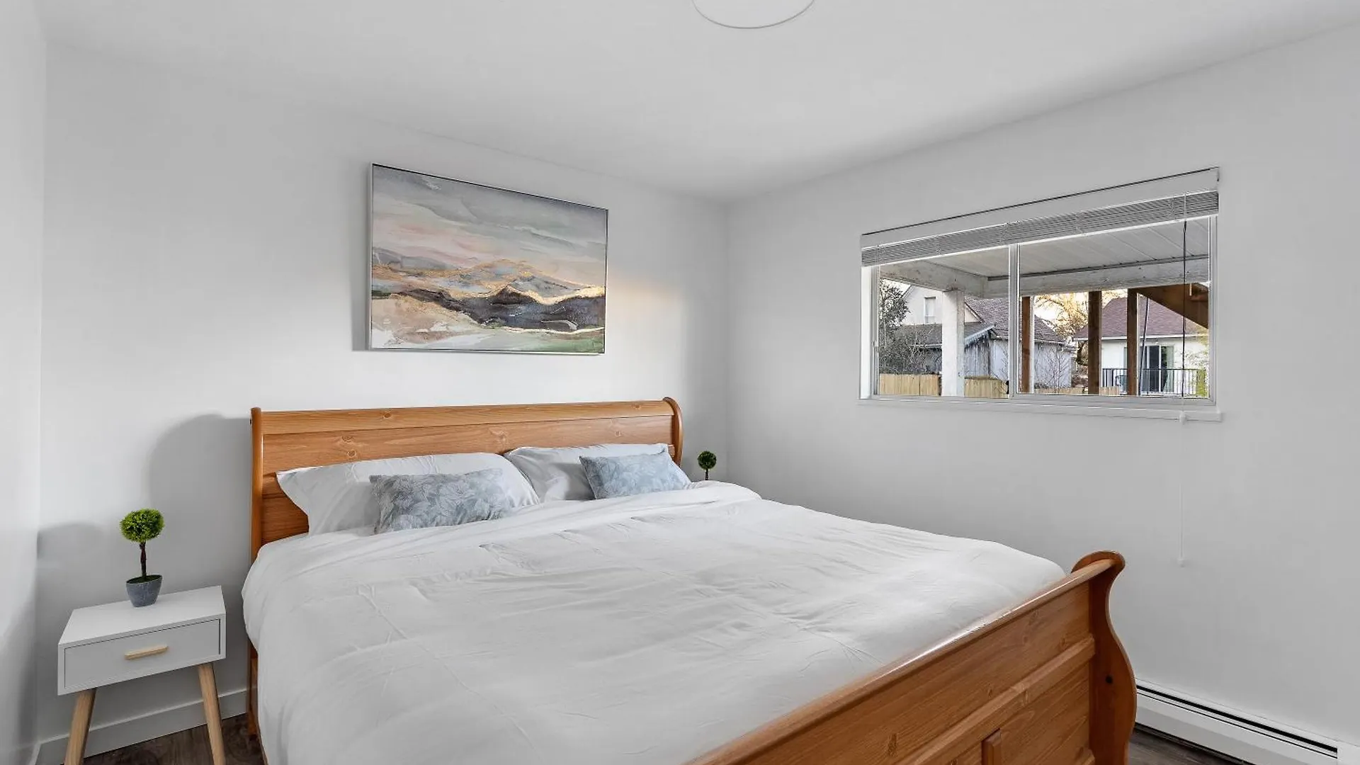 Newly Furnished Central Gem Near Transit Vancouver 0*,  Canada